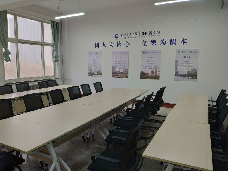2间教学研讨室.jpg