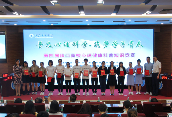 右起5、6、7系我校学生.png