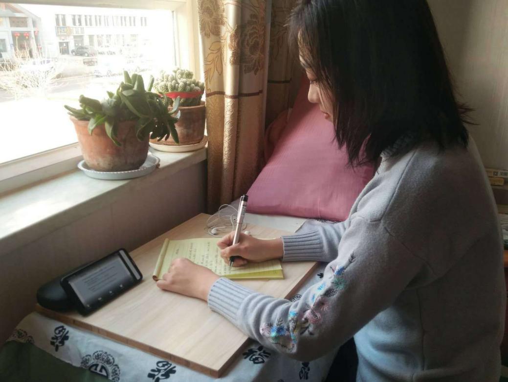 经济管理学院人力专业学生张宇露在线学习《大学英语》.jpg