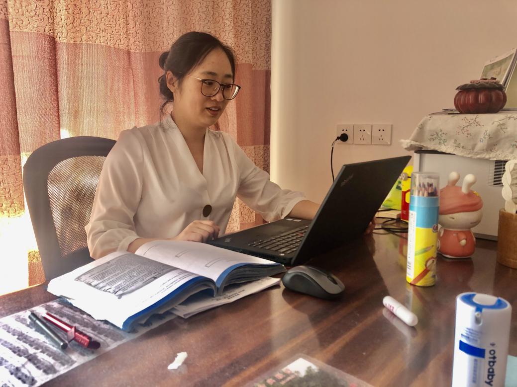俄语系张艳老师在线讲授《基础俄语》.jpg