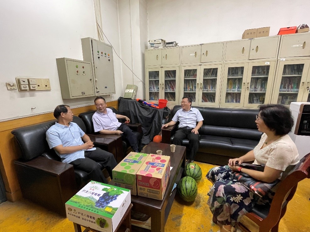 电子工程学院领导班子暑期走访看望科研团队