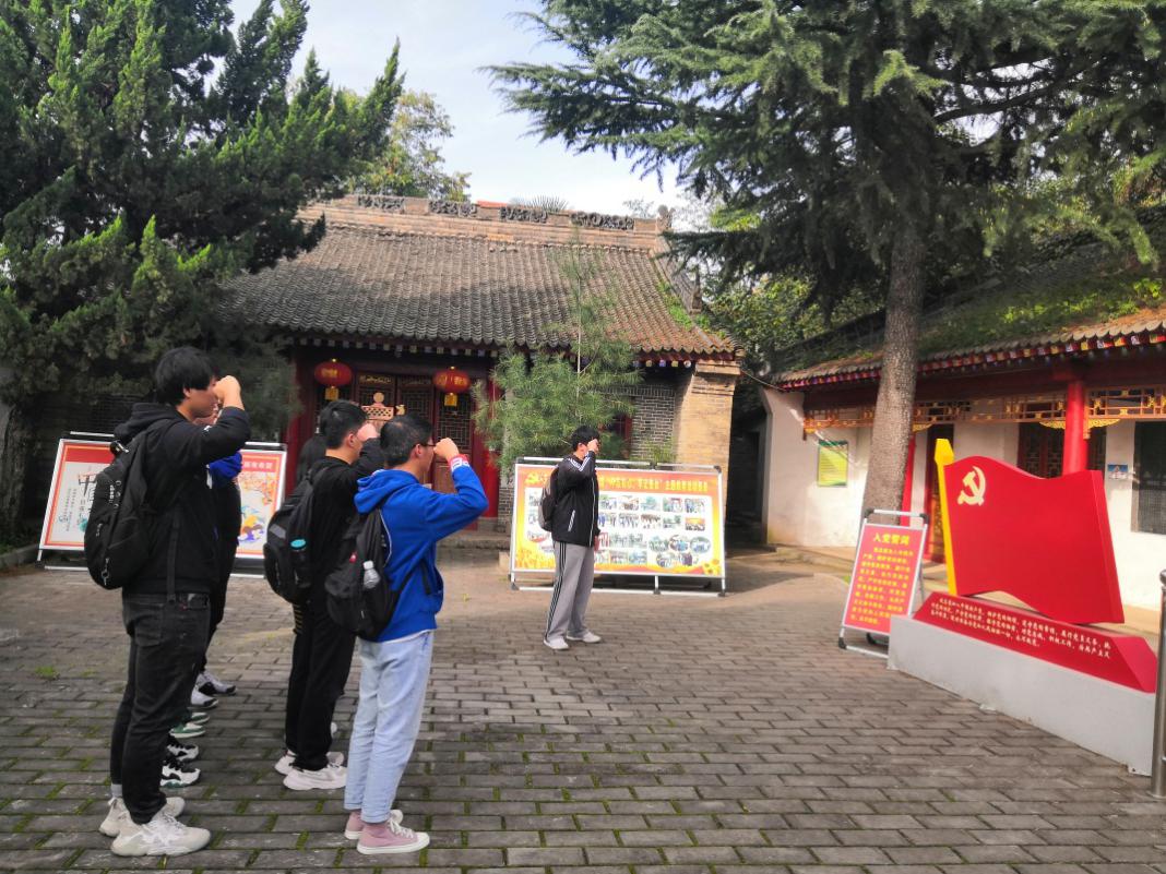 说明: E:\学院党建(2019.3)\支部活动与照片\202010.21主题当日活动,义务劳动\QQ图片20201023111221.jpg