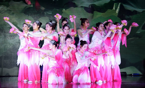 晚会1.jpg