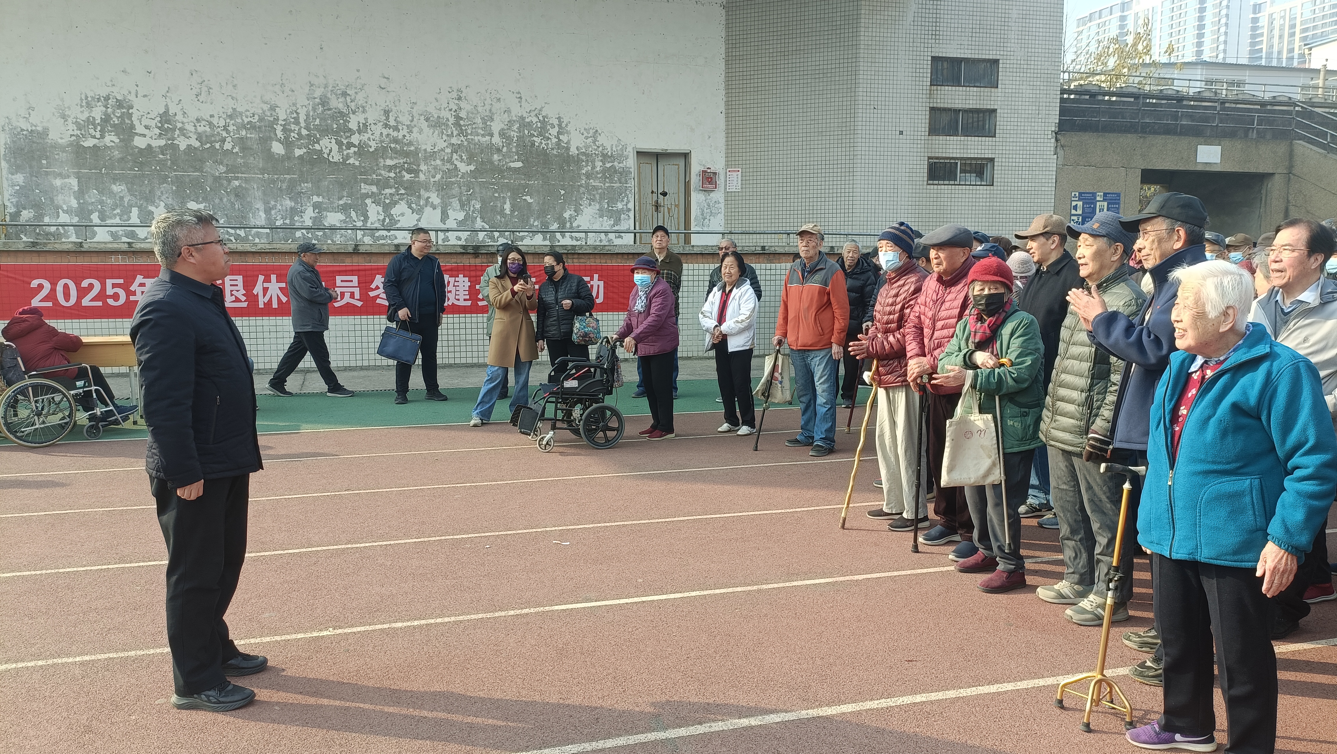 我校离退休党员冬季健步走活动圆满举行-西安石油大学