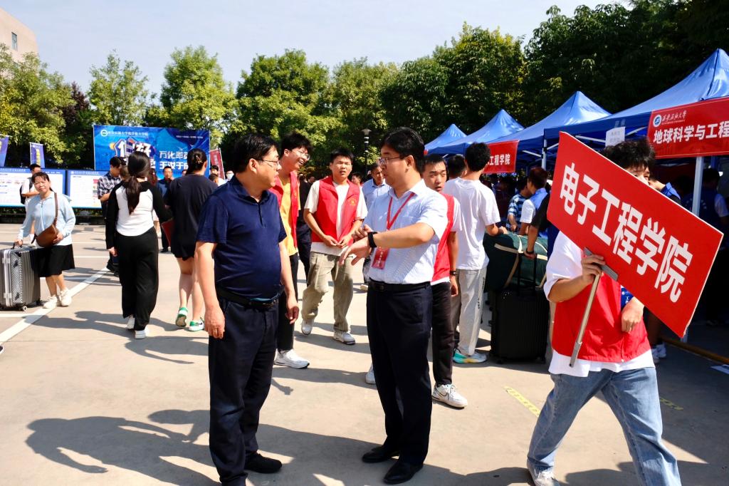 http://www.xapi.edu.cn/__local/D/41/61/95BB1B9BBE4EE1F19B57E6C7E88_2D31F82D_21009.jpg