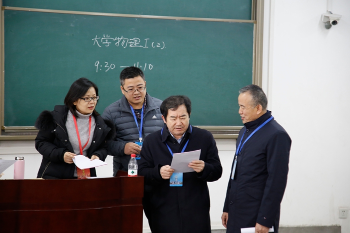 李校长巡考2.jpg